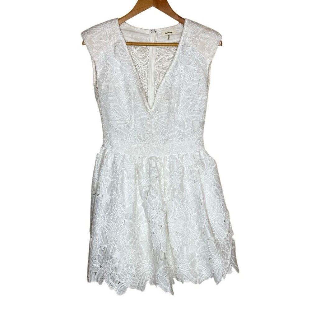 Parvenue White Sleeveless Mini Dress Size M Embroidered Flowers V-neck Lined